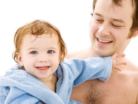 Pielęgnacja skóry głowy i włosów u niemowlęcia