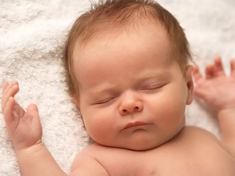 Newralgiczne miejsca podczas pielęgnacji maluszka w okresie letnim