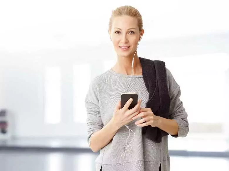 Wyprysk alergiczny twarzy związany z uczuleniem na nikiel - uwaga na telefony komórkowe!